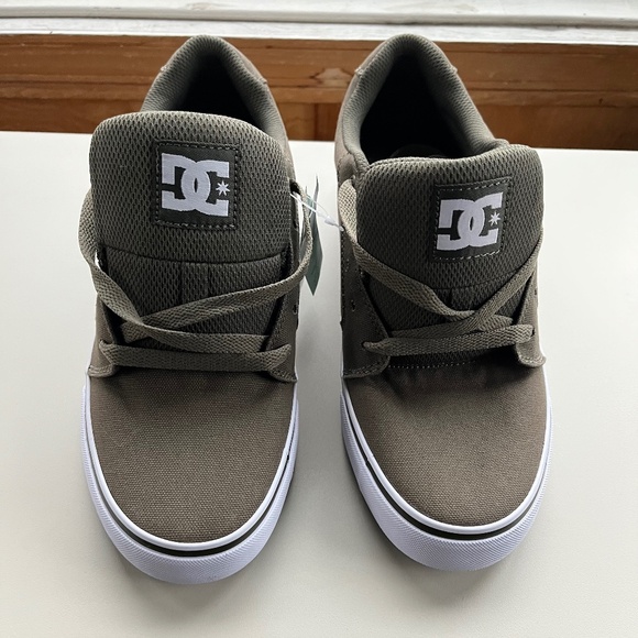 BNWT Mens DC Anvil US Size 9 Shoes - Picture 1 of 10